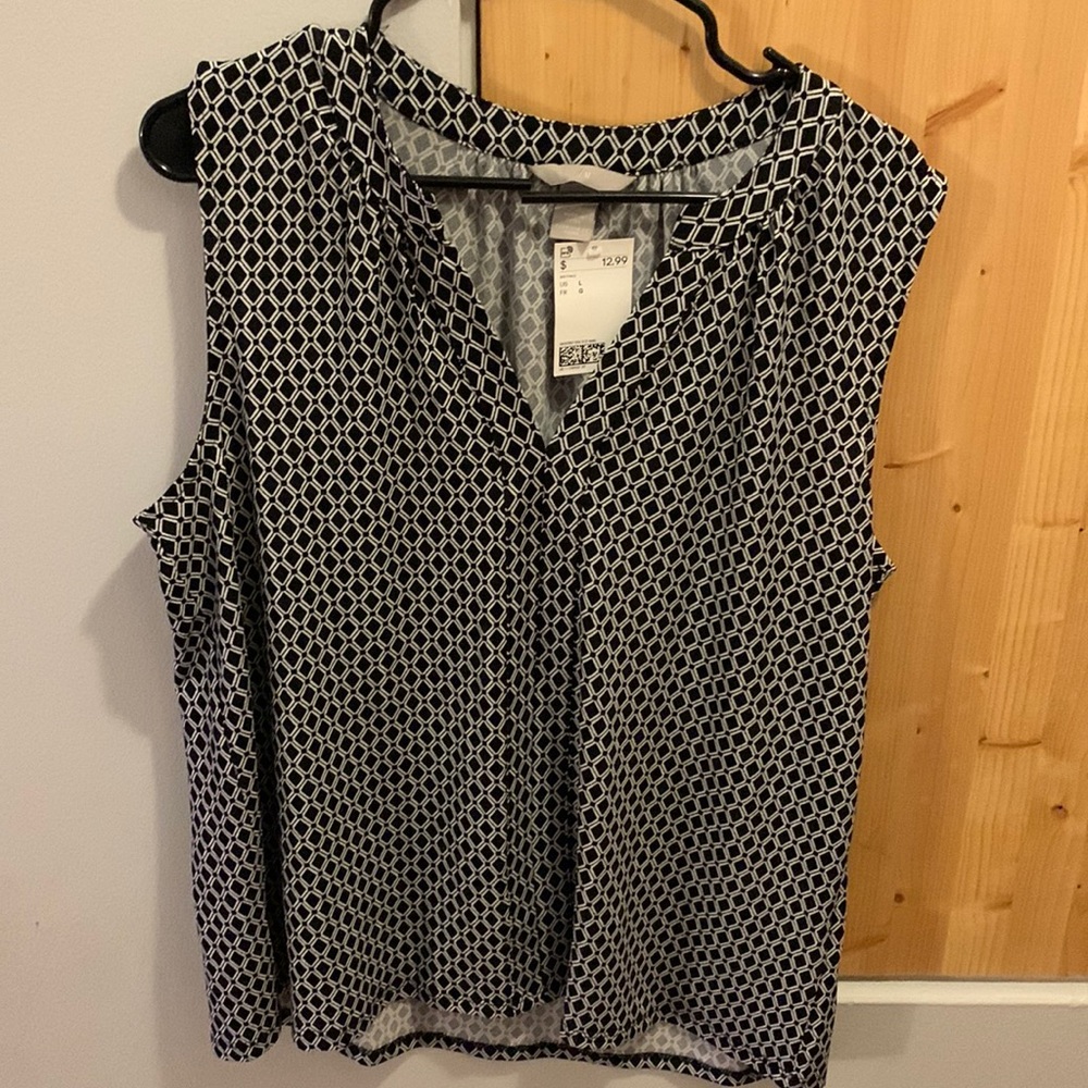 Black & white V neck blouse suitable for the office.